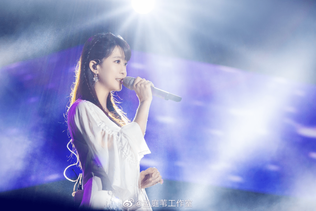 孟庭苇因一只狗与佛结缘提倡素食二十多年51岁活出最美人生