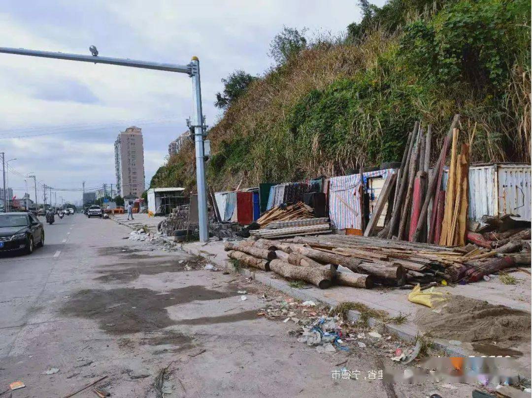 松城街道组织街道,城管,交警,市管和相关社区村经联社等多个部门联合