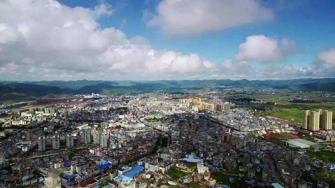 1913年宝宁县改名广南县