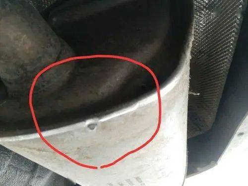 虽然消音器底部有排水口,但是排水口一般不会太大,就一个个小小的排水