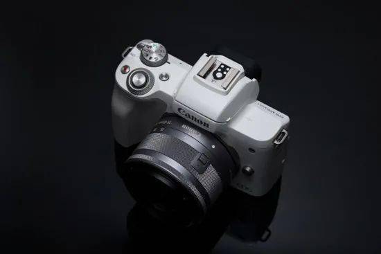 更多关于佳能新一代 eos m50 mark ii 微单相机的功能介绍可以接着