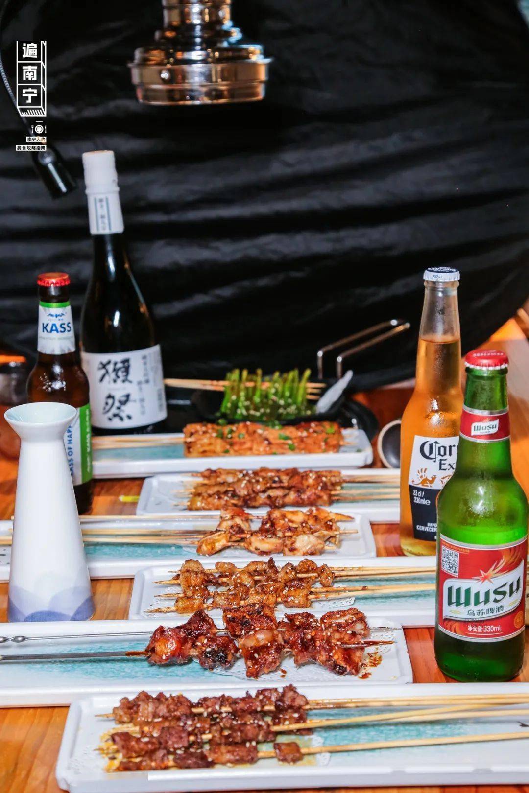 夜色降临,约上三五好友,喝酒撸串,南宁人的夜晚在这里得到慰藉.