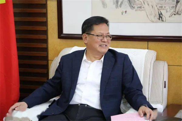 赵居安向李少华一行到长清投资兴业表示热烈欢迎,并简要介绍了长清区