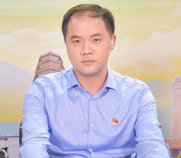 回顾直播主要内容11月20日上午,坦洲镇党委书记黄泽培,党委委员陈嘉毅