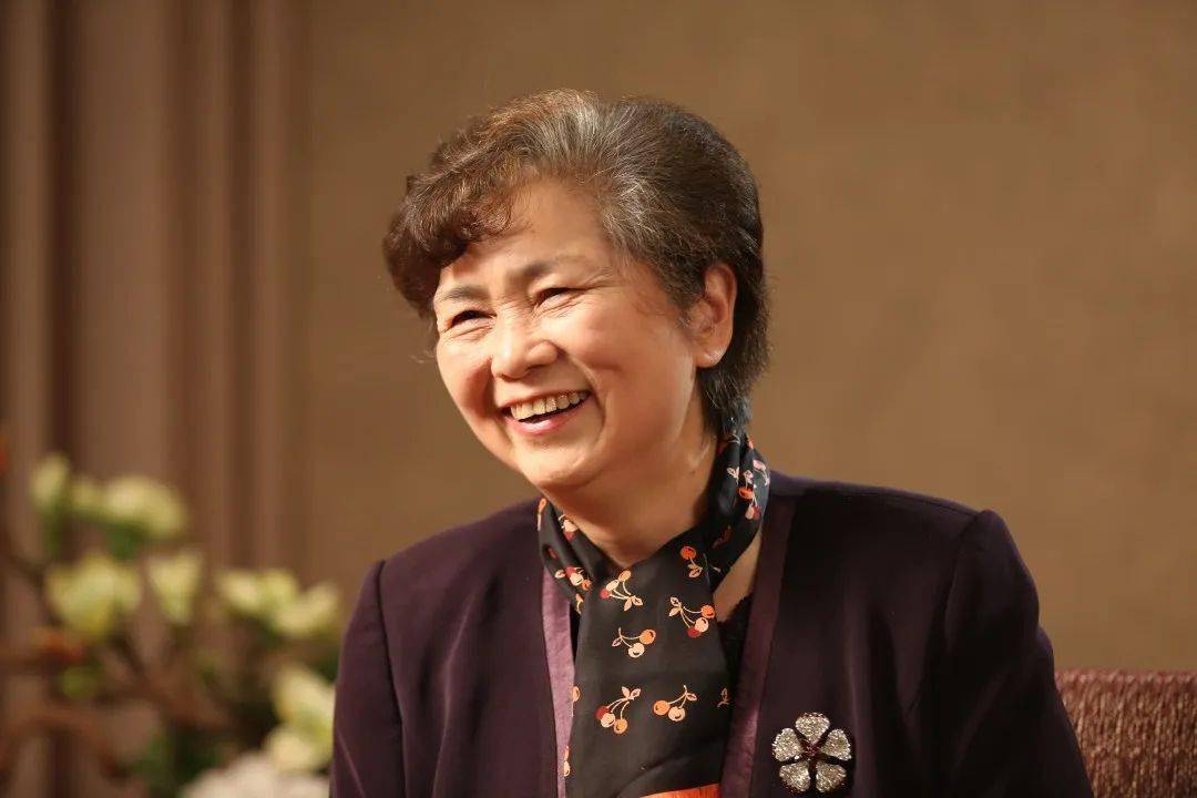 访谈|钟南山,李兰娟两位院士亮相《可凡倾听》_母亲