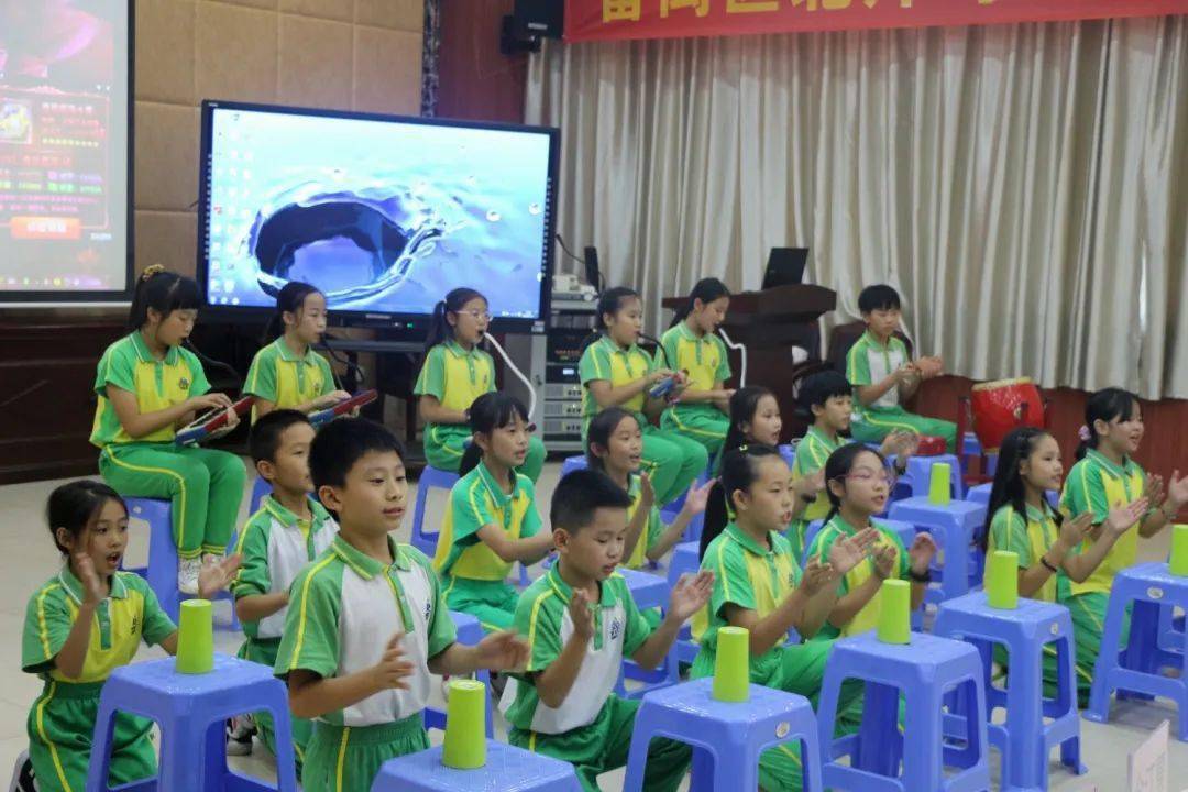 此次研讨活动的第二个环节,是由珊瑚湾畔小学音乐教师颜啸指导的学生
