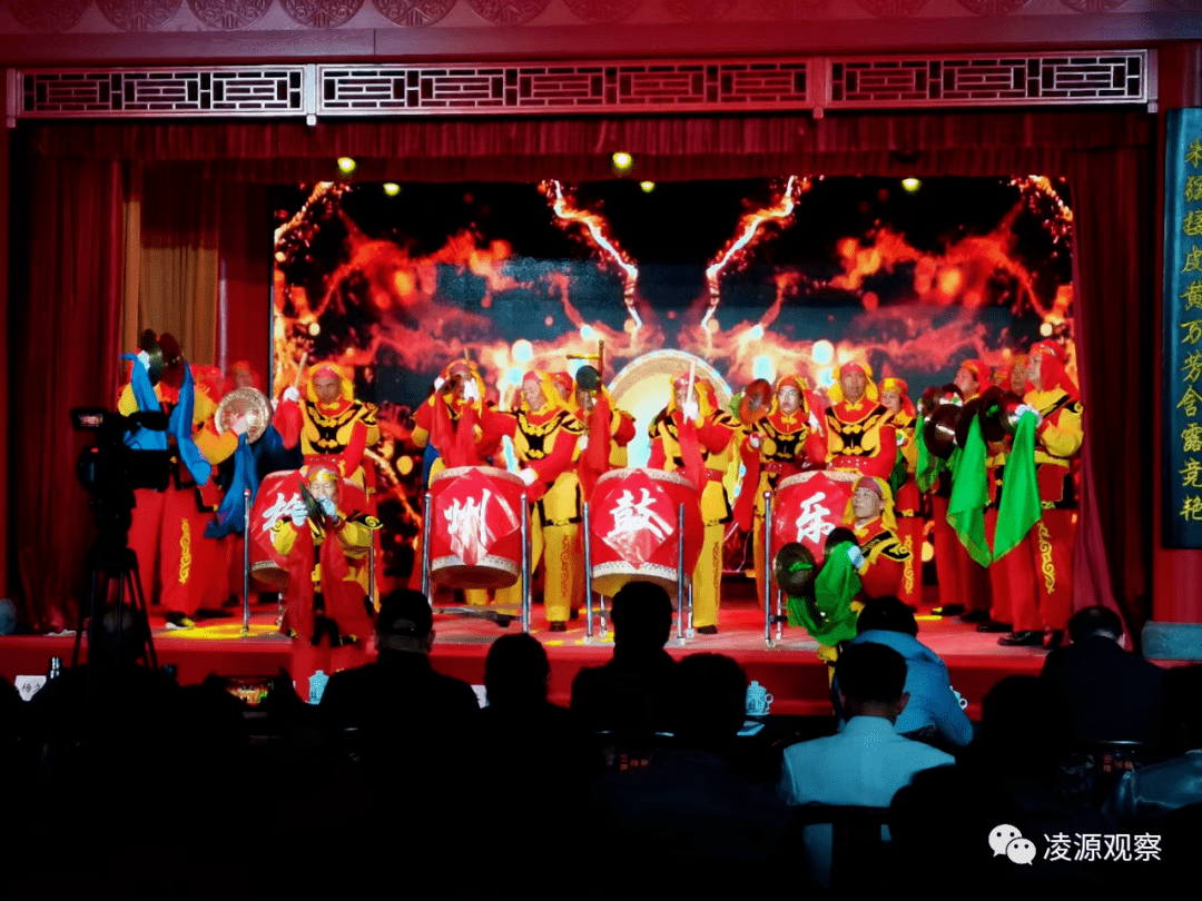 "对棚"是一种在东北民间广为流行的鼓乐竞赛形式,指两个或多个鼓乐班