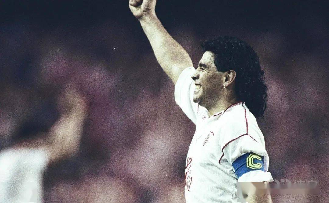 一代球王阿根廷传奇球星马拉多纳去世