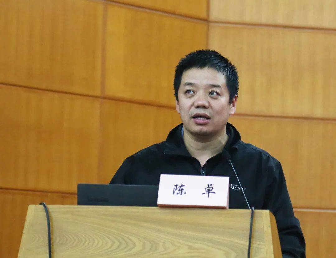 北京儿童医院口腔科副主任医师陈卓进行了《儿童口腔保健》科普,强调