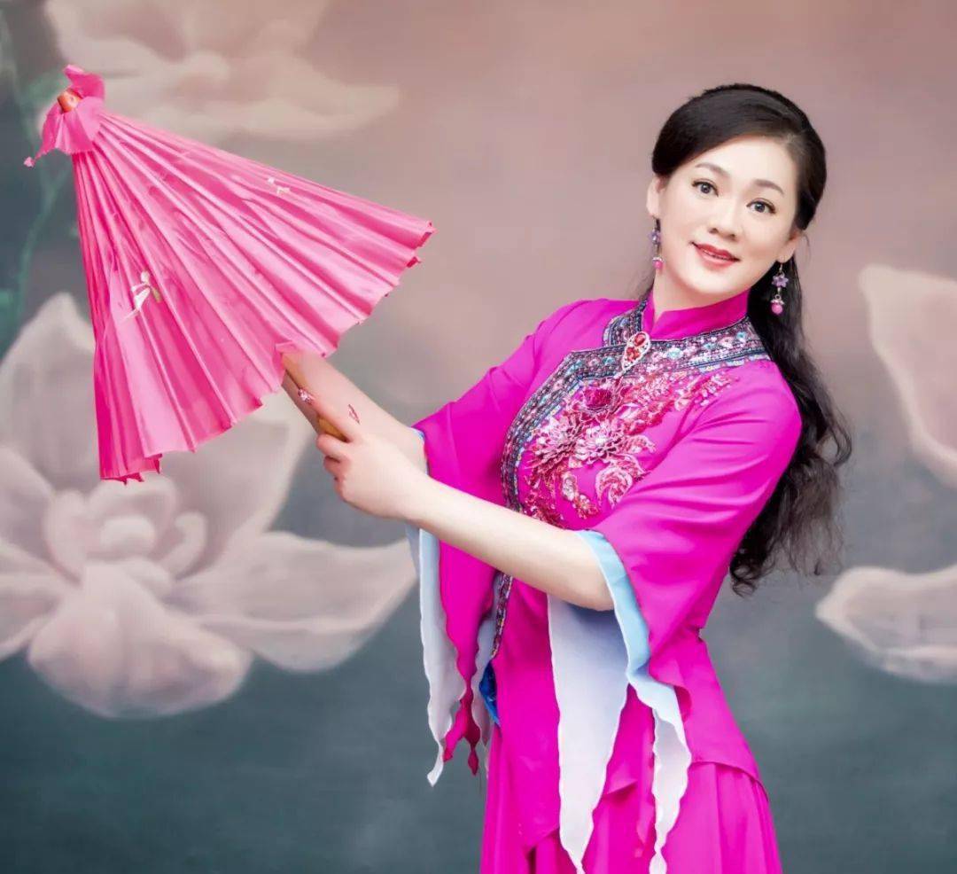 主要演员精彩剧照:据介绍,大型客家山歌剧《白鹭村》在"土味"的基础上