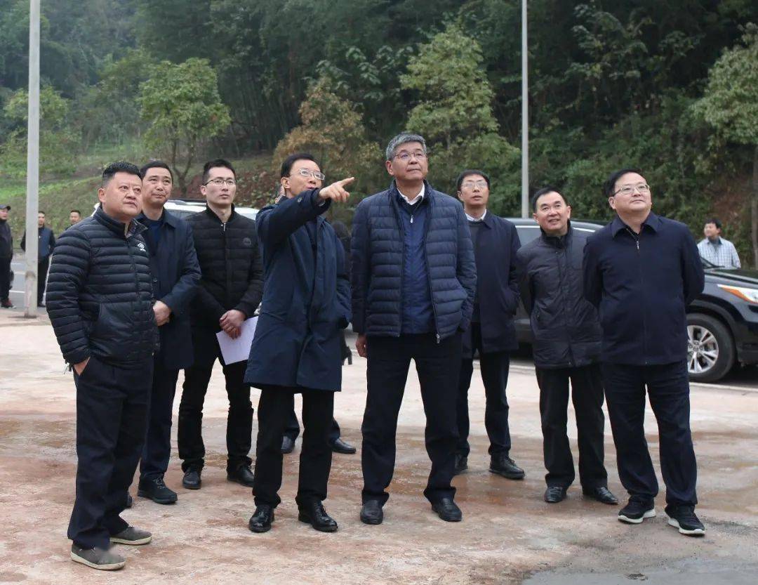 省人大代表,省委宣讲团第四分团团长,省委党校(四川行政学院)常务副校