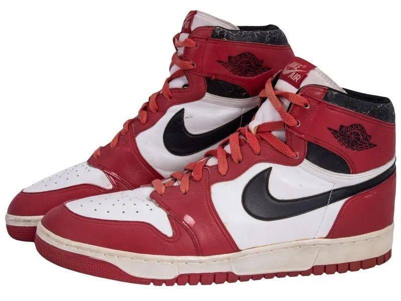 啊这预估成交价525万乔丹亲签aj1芝加哥又上拍卖行了