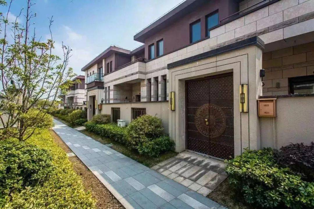 世茂御景湾小区档案 楼盘名:世茂御景湾 楼盘地址:镇江新区大港