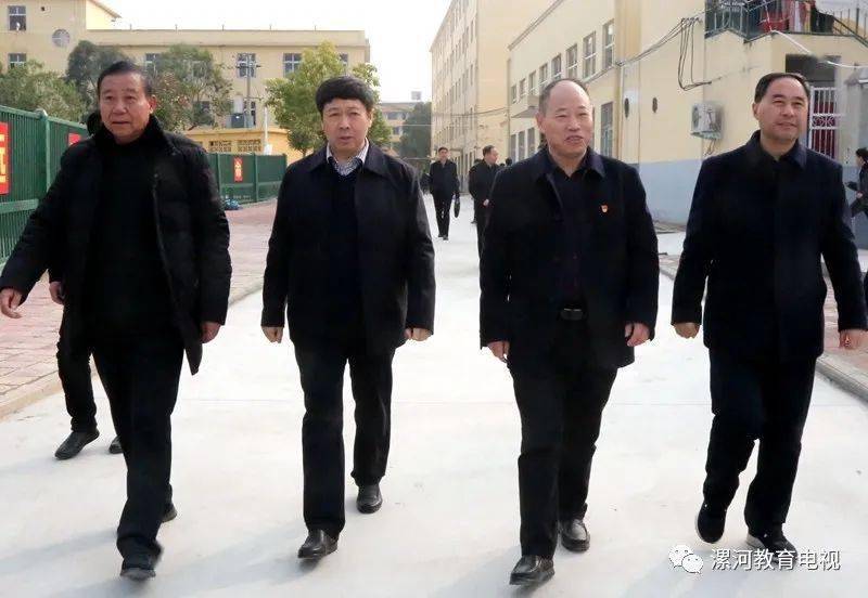 甘德建,吕登峰,宋春华在半李小学督导