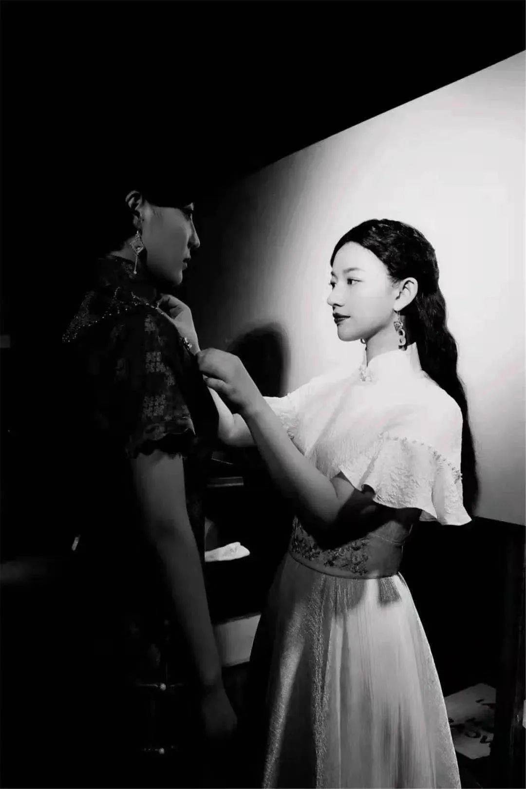 福布斯生活旗袍设计师周立言我想把旗袍做成一件实穿的艺术品