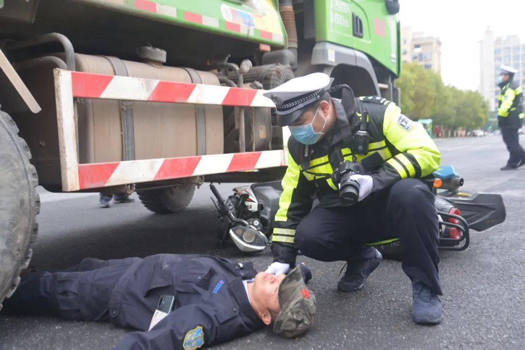 刚刚新余一事故现场110119120全都来了