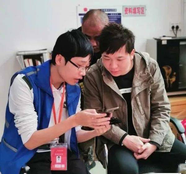 连山作家致诗点赞七人普