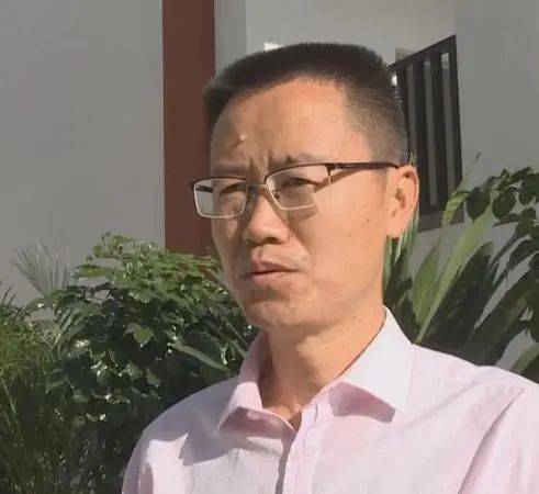 南涧一中在教学区,生活区新增设了14座洗手台,全校共有洗手水龙头410