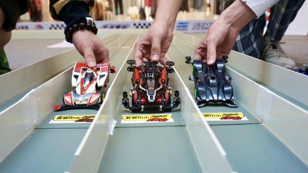 迷你四驱车高手集结!_比赛