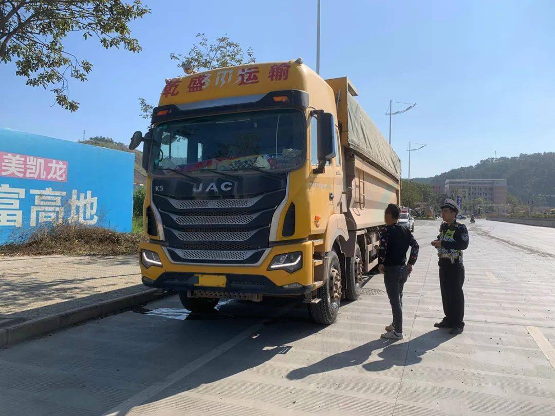 梧州又有7辆超载车被罚整治货车超载不止步