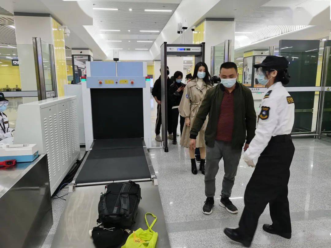 为花城街站打call花城街坊尝鲜试乘广州东环城际