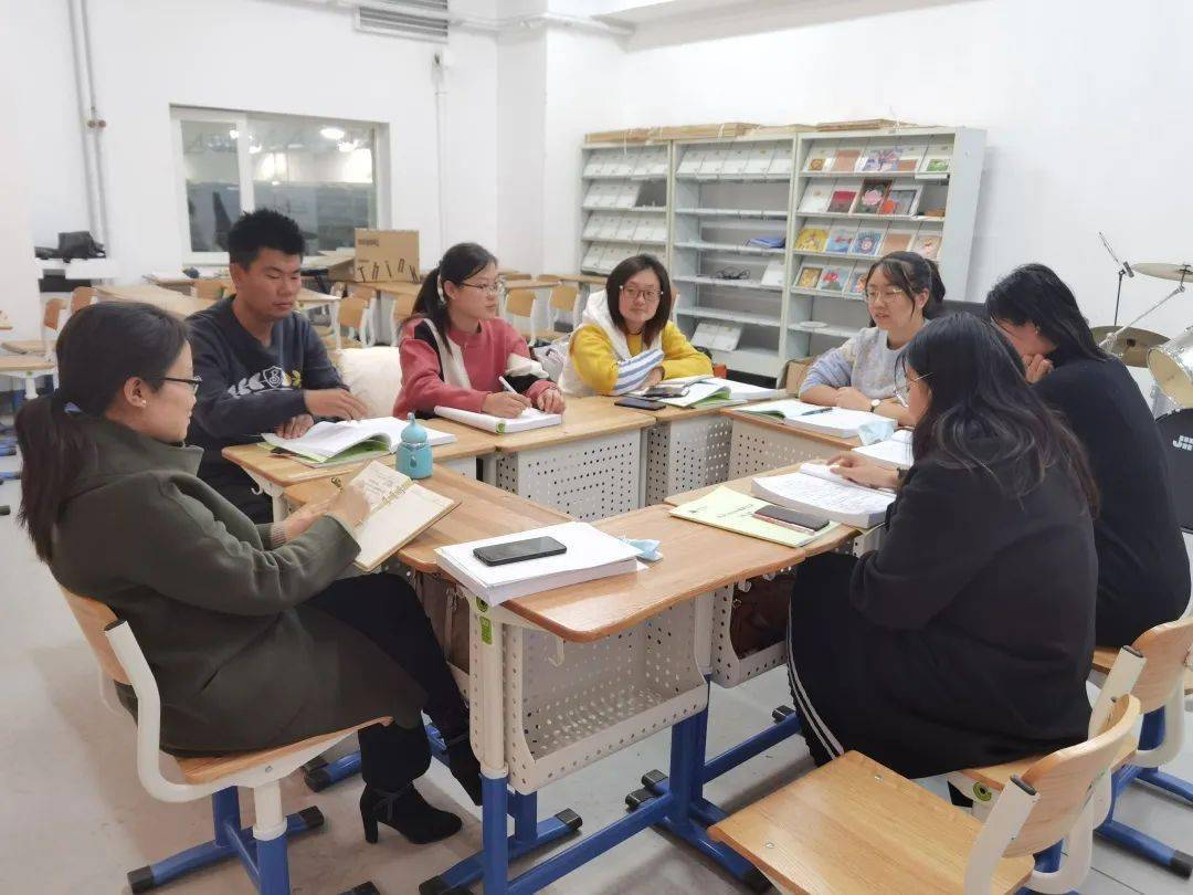 追光逐梦在奋斗中成长丨北京八中隆重举行青年教师大会