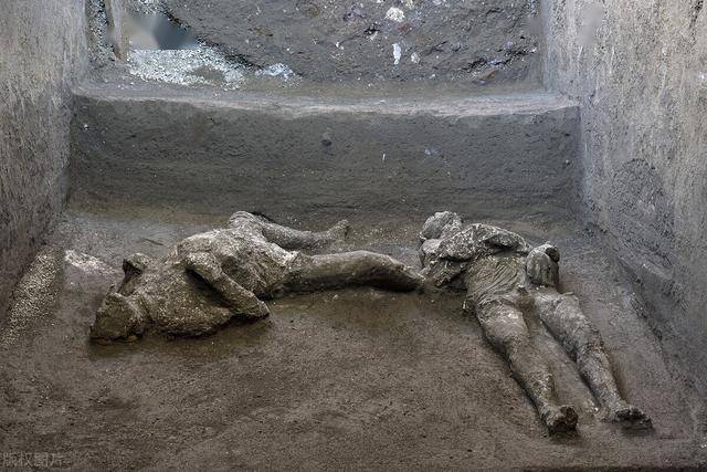 意大利庞贝古城:考古学家发现2000年前,死于火山爆发的男人