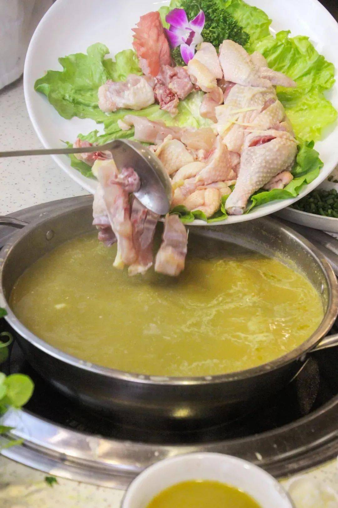 贺州聚餐约雅坐烤鱼299元34人份油茶鸡斑鱼火锅套餐88元