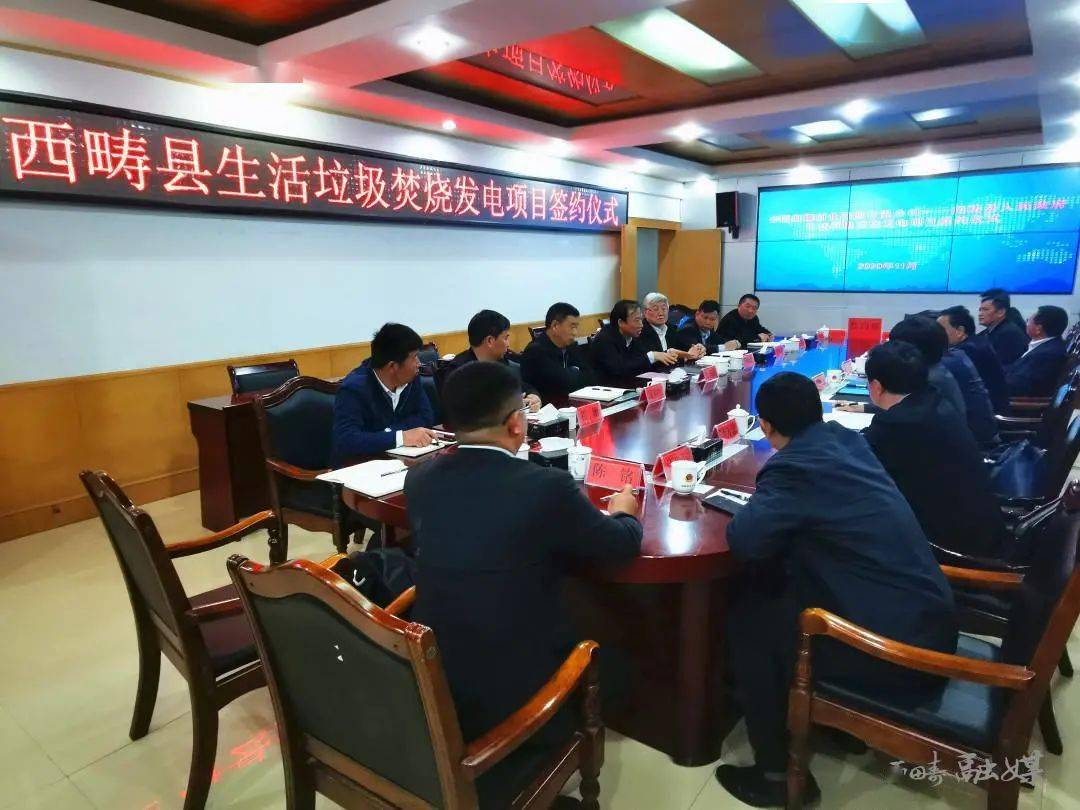 签约仪式上,西畴县委副书记,县长黄明勇,麻栗坡县委副书记,县长王树忠