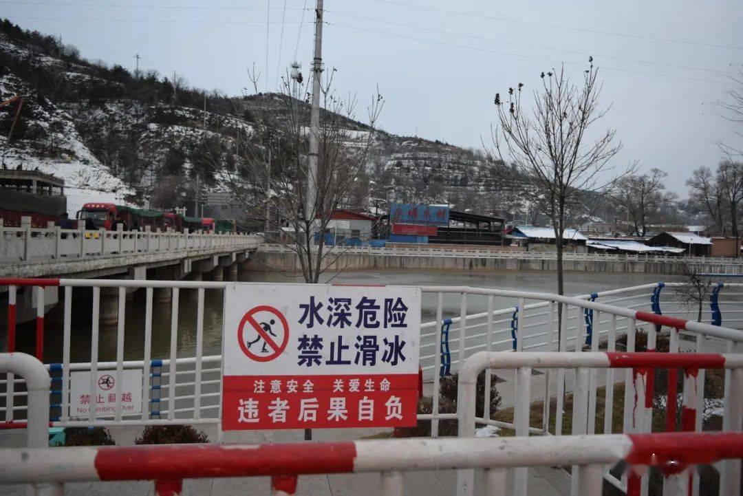微静乐第1851丨静乐河面开始结冰提醒家长们要注意谨防溺水