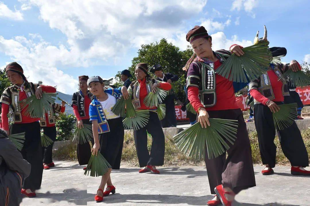 哈尼十月年:哈尼山寨羊街乡成欢乐海洋