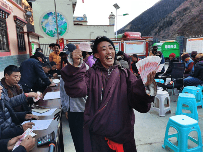 壤塘修卡村:集体经济硕果累累 村民分红笑开颜