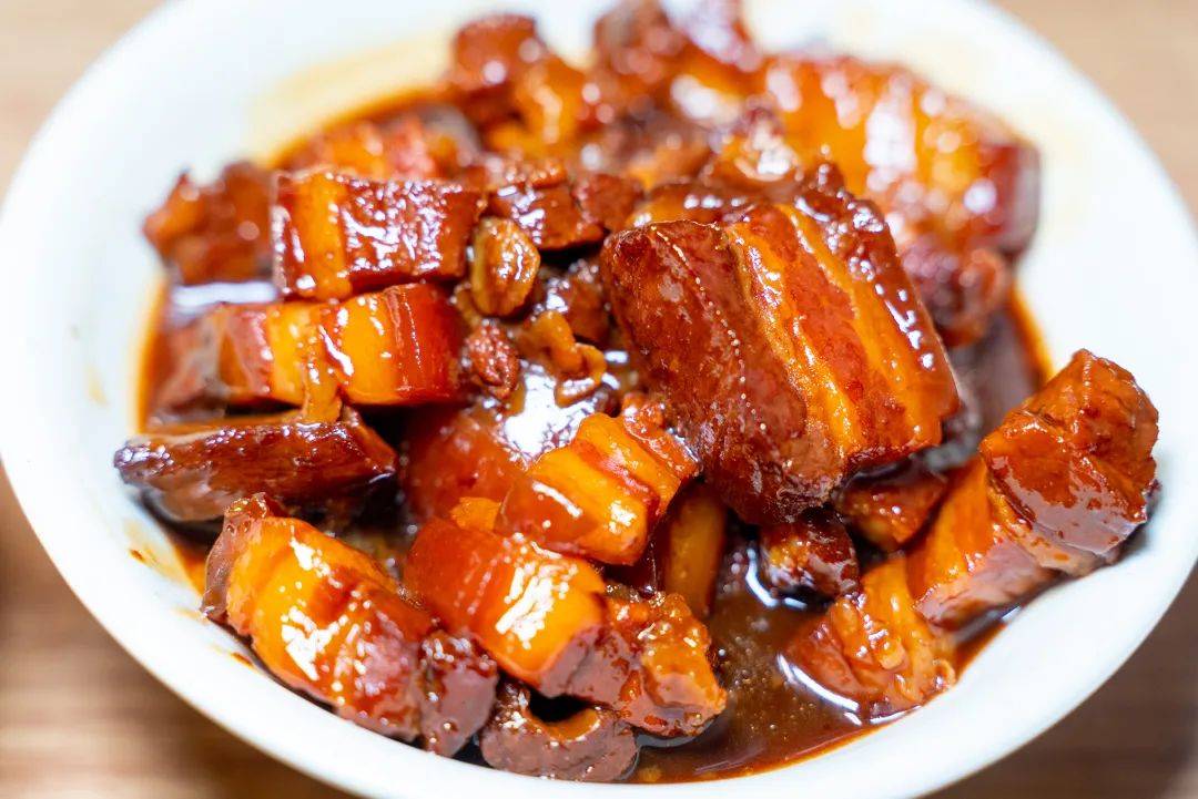 而新推出的【方块肉】更是【红烧肉】的加强版,爱吃肉的一定不要错过.