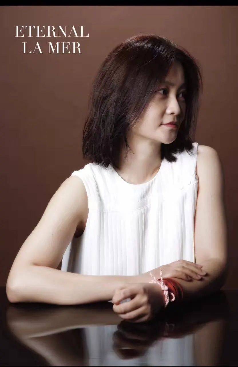 作者:echo顾晨曦时尚撰稿人,译者,《vogue服饰与美容》中国版创刊期的