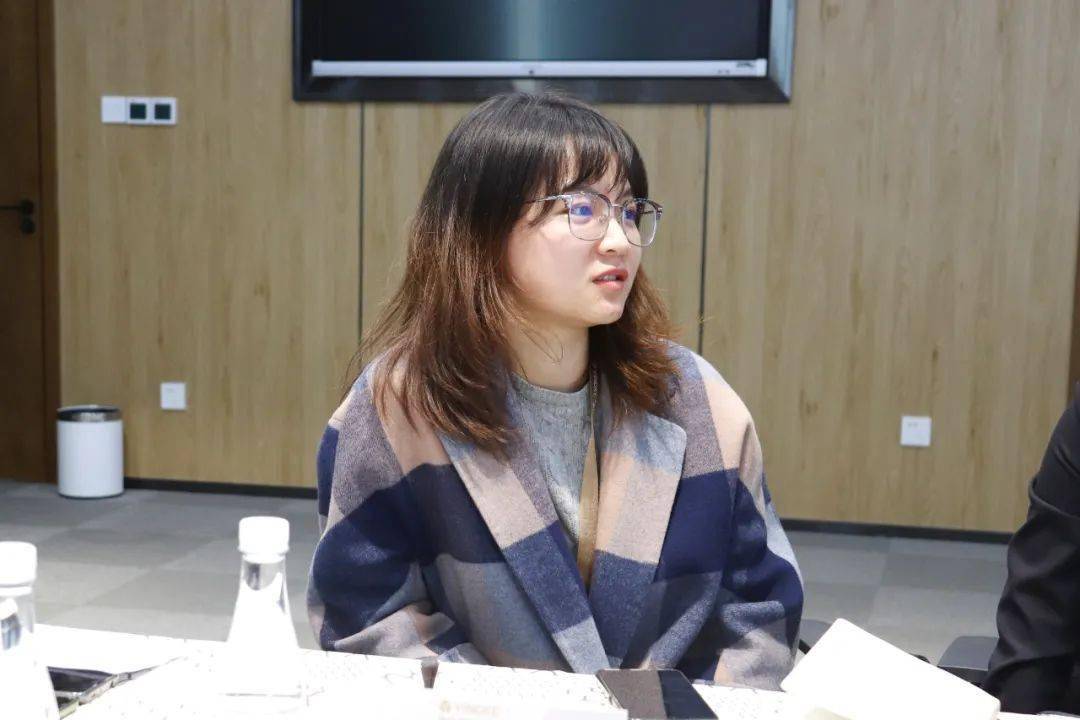 部刘海婷详细介绍了财务结算流程,行政部李盈慧介绍了行政负责事项