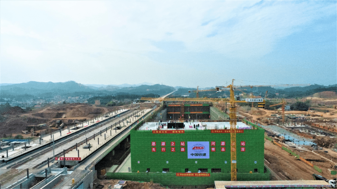 赣深高铁河源东站东源站主体结构封顶期待明年通车
