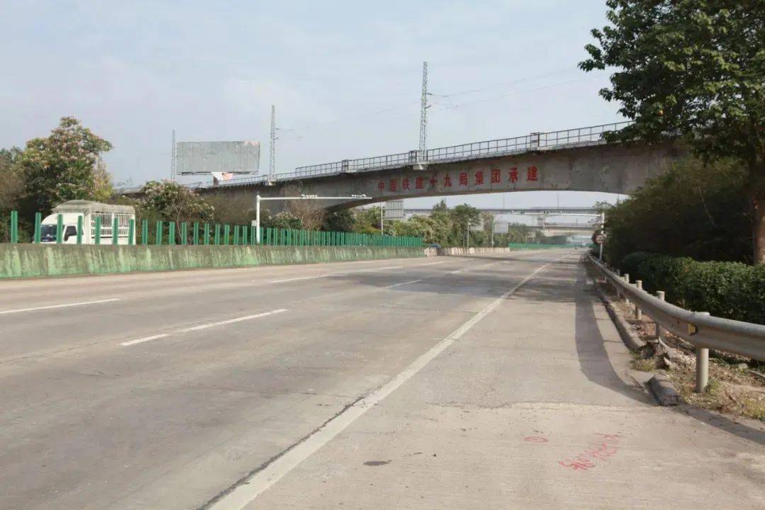 需通过那安快速路—三岸立交前往五象新区的可在那安快速风岭南立交