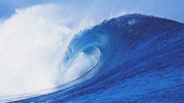 海浪蓝色警报发布!福建海南近岸海域将有2至3米中浪到大浪