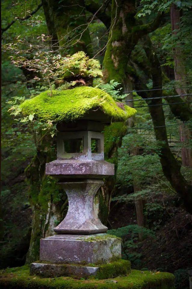 石灯笼的制式在日本得到丰富和完善,有了一套完整的体系
