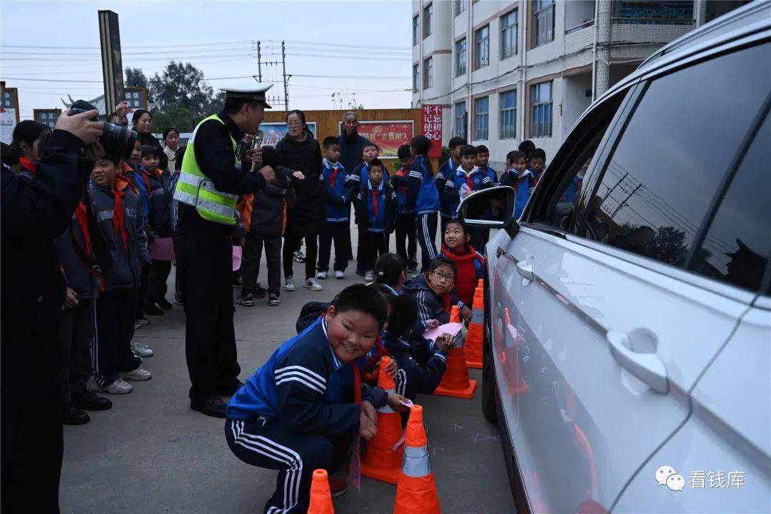 知危险,会避险 | 交通安全宣传走进钱库三小,警校携手护航促成长