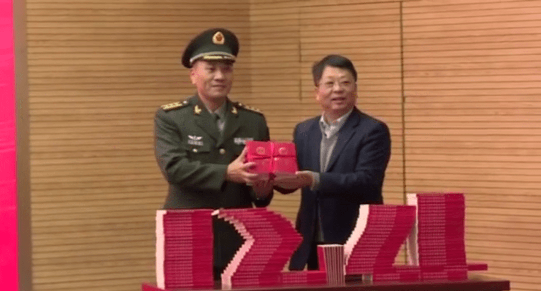 浙江省司法厅党委委员,副厅长,省普法办主任劳泓,驻金73132部队副政治