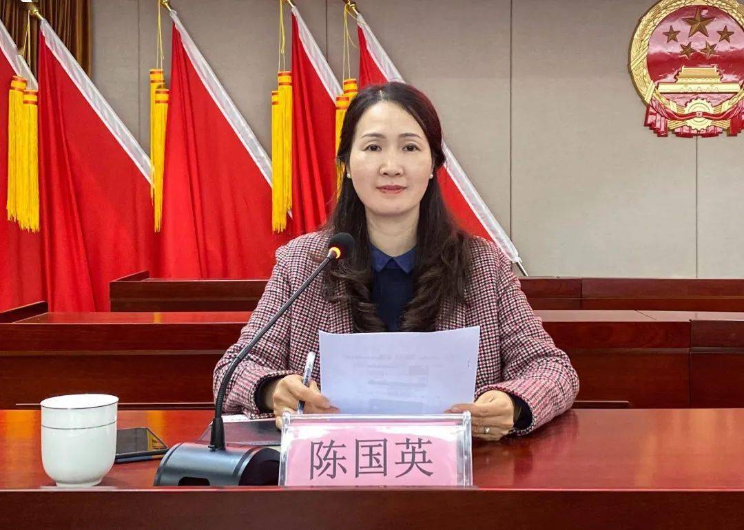 镇党委委员陈国英主持会议0112月2日,莫干山镇生态智慧新的社会阶层