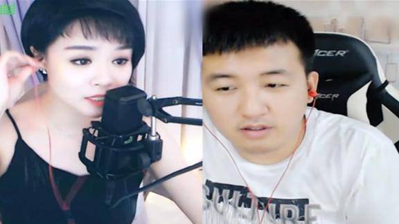 美女嘉琪和人互动演唱神奇的草原对面男主播直接听醉了