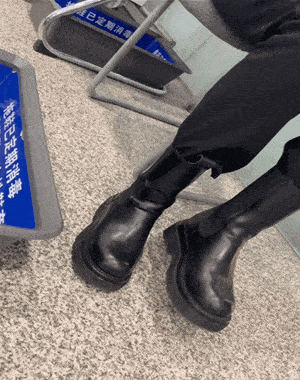 请您摘下帽子,围巾,墨镜全部脱掉需要脱掉,脱掉但是过安检时出门保