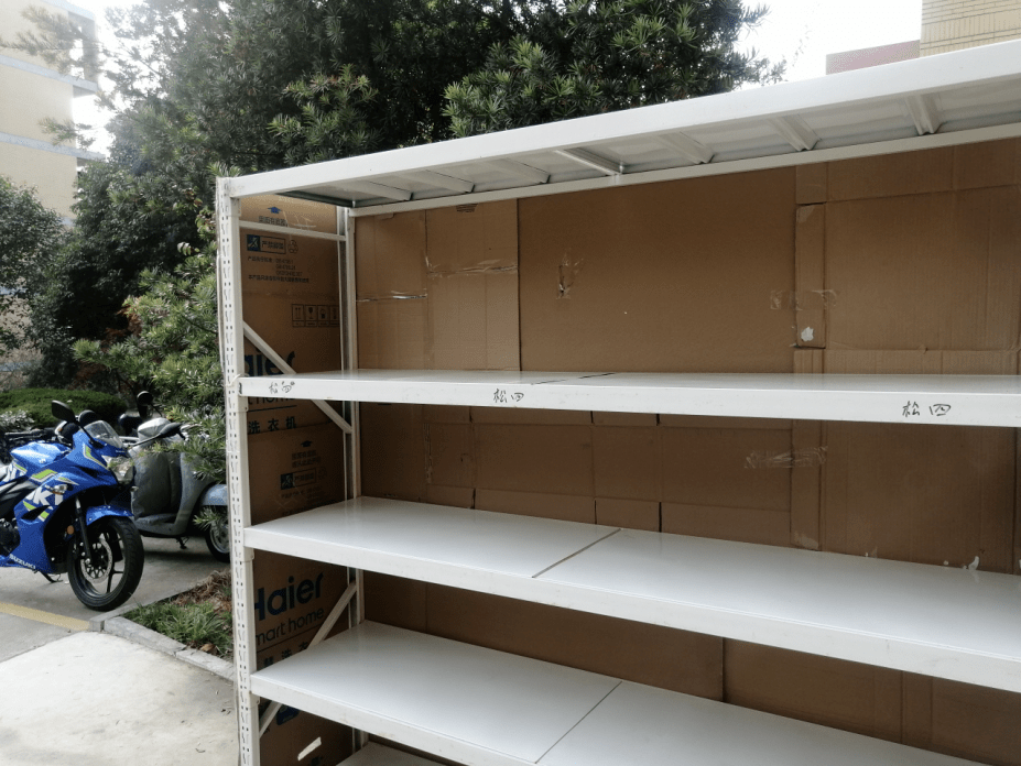 (三面密封后的外卖架)