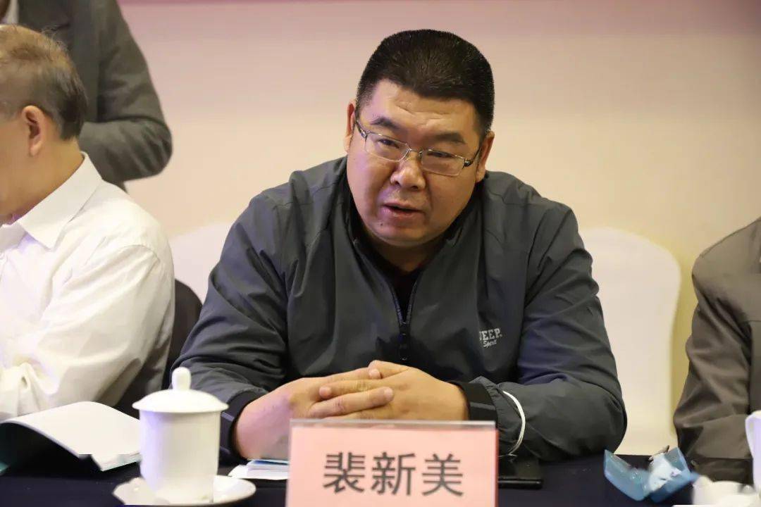 景德镇陶瓷大学汪永清教授华南理工大学吴建青教授(鉴定会主任)中国