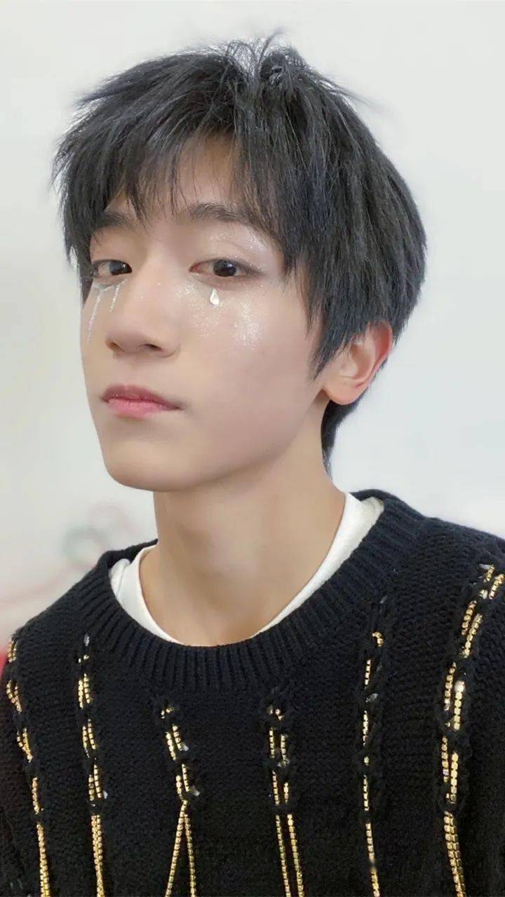 手机壁纸李天泽