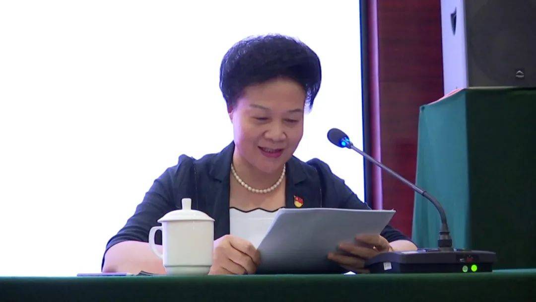 市委宣讲团成员,市委台港澳办主任林秀珍作宣讲报告.