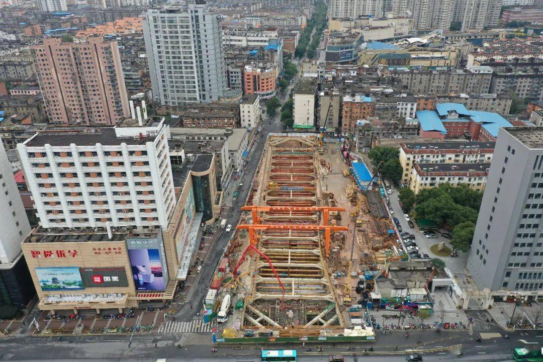 丁公路北站完成车站首块顶板施工!