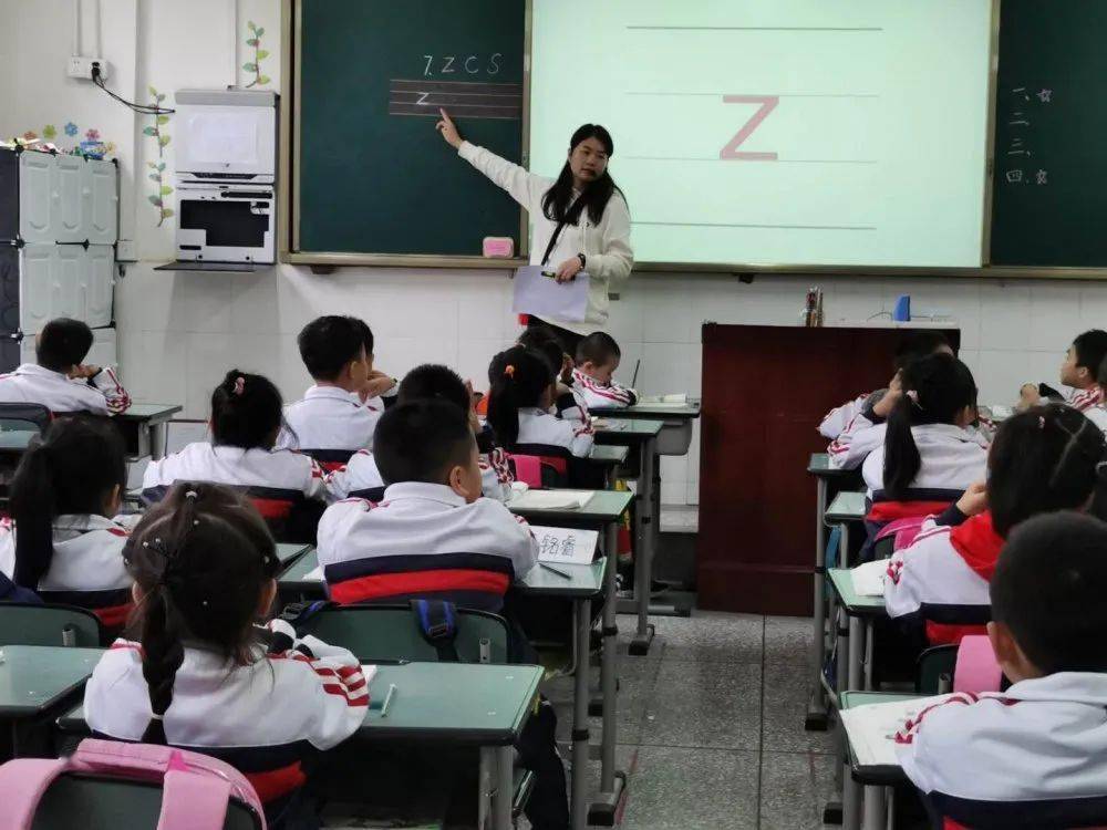 陈清清陈沁数学组潘西玲张理东韩婷婷李欢田雪平何娟车琴董瑶瑶苟林林